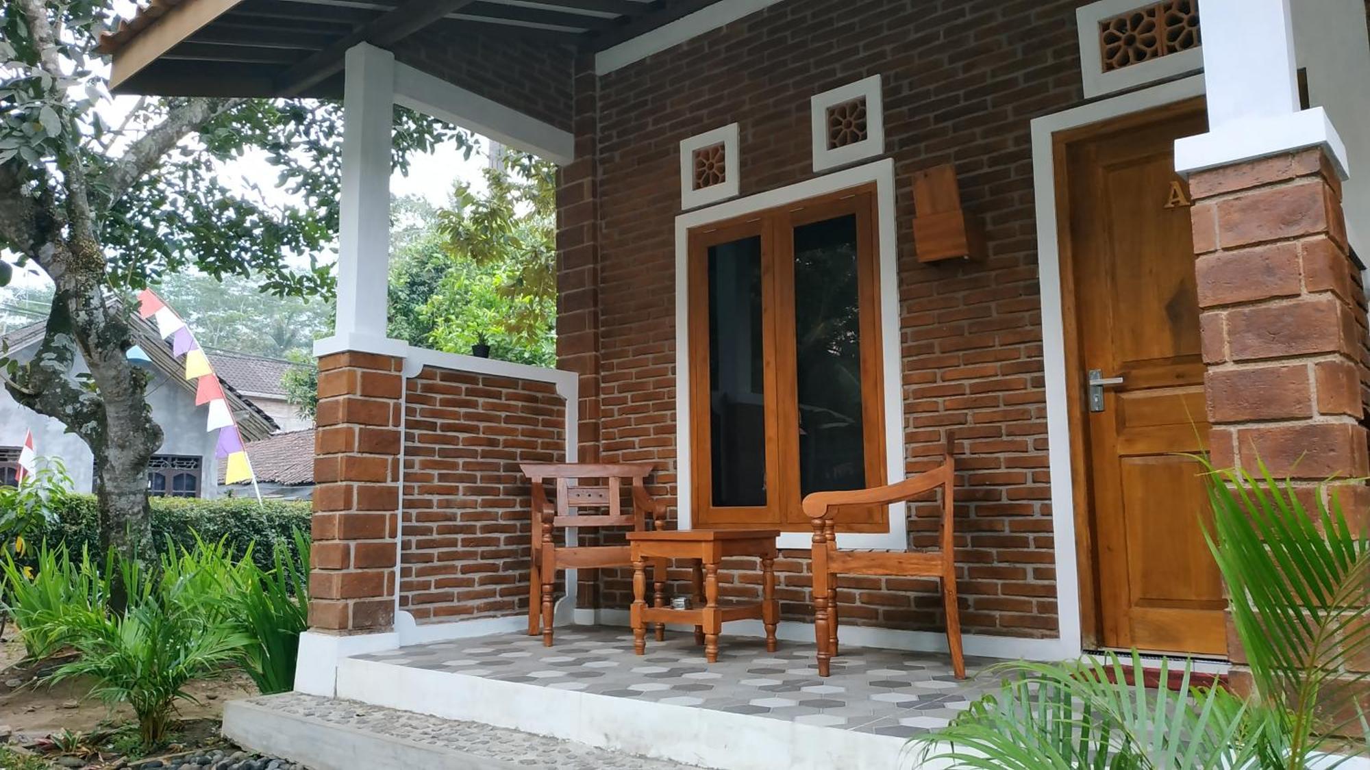 Genthong Homestay Магеланг Экстерьер фото